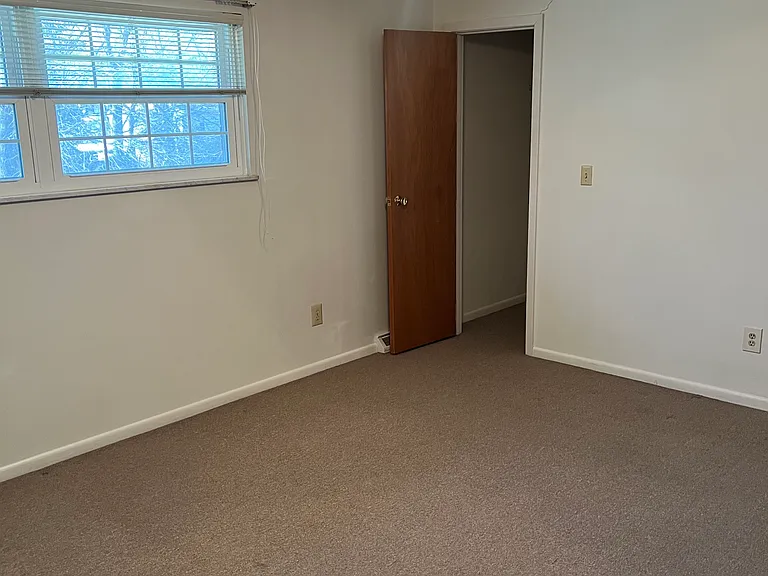 515 Greenfield Ln #B — Photo 17