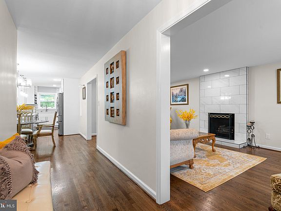 5th image of 9713 Bellevue Dr