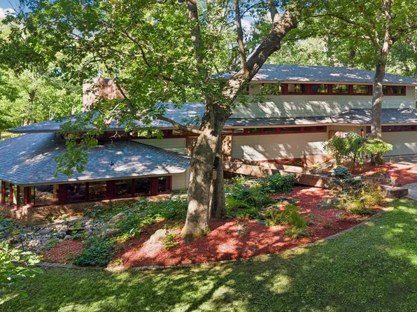 4 Thrush Ln, North Oaks, MN 55127