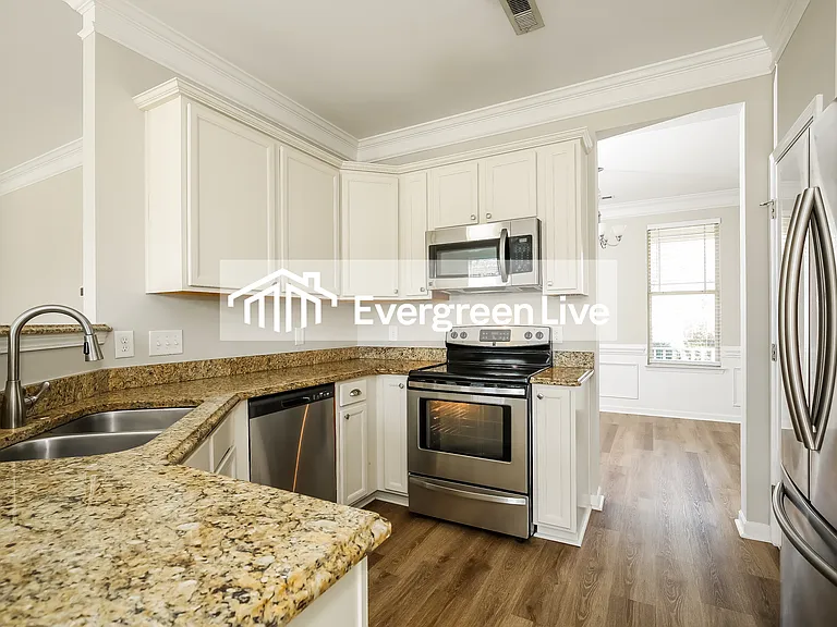 3958 Creekmoore Dr — Photo 3