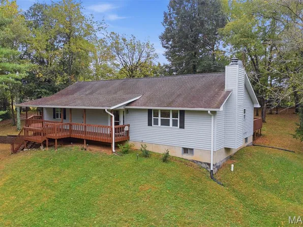 12150 Cedar Hills Dr, Highland, IL 62249