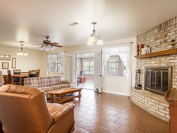 5th image of 103 Westwood Ln