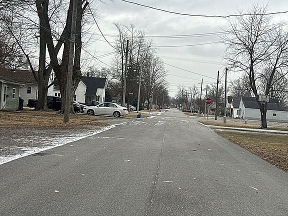 4th image of 910 N Franklin St