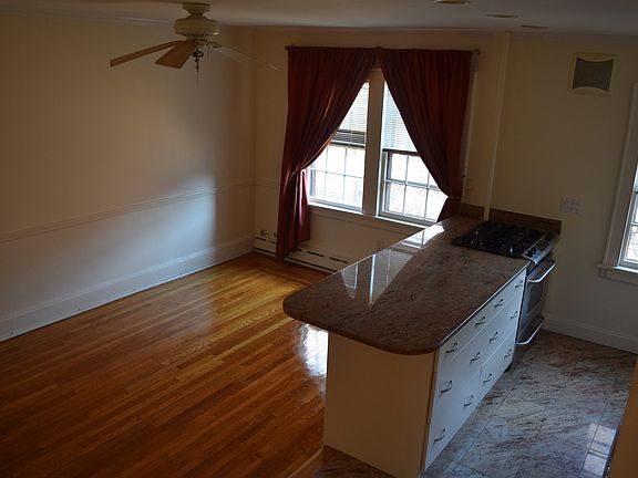 3rd image of 388 Burns St #2