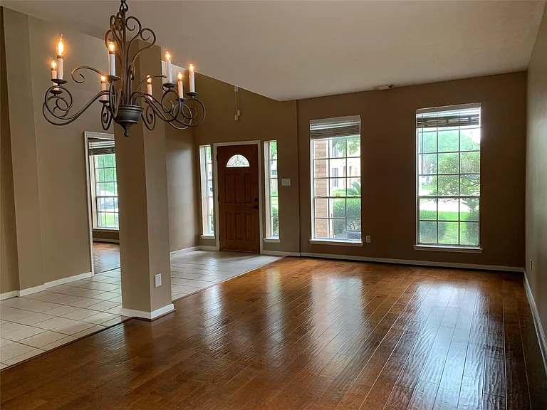 20703 Riviere Ln — Photo 4