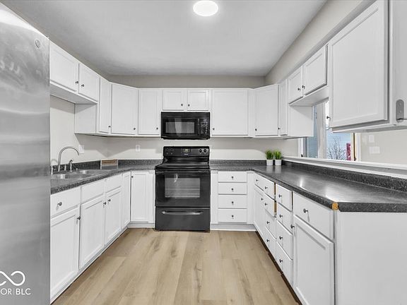 5th image of 2931 Byrkit St
