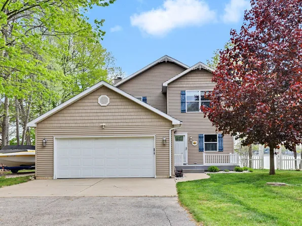 2316 W Shore Dr, Trufant, MI 49347