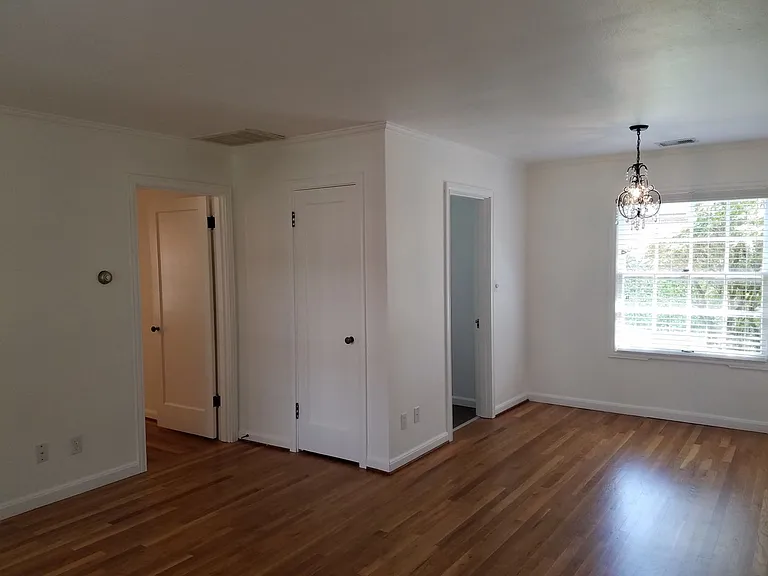 Broadmoor Manor — Photo 29