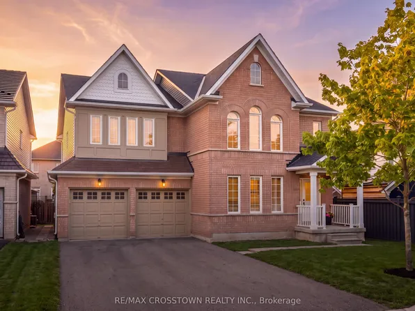 22 Maple Crown Ter, Barrie, ON L4M 7H4