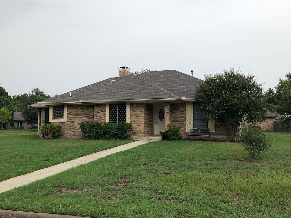 1st image of 10601 Oak Creek Dr