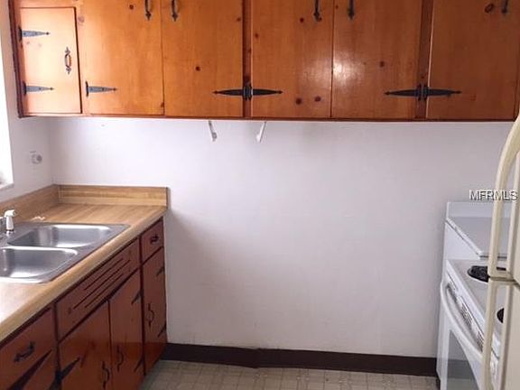 5th image of 2540 Avenue C SW
