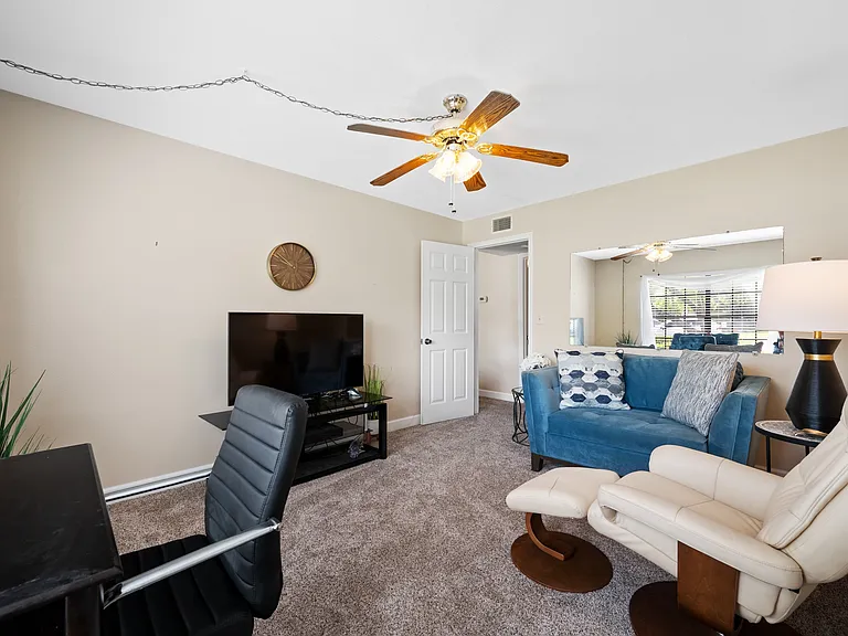 3301 Crystal Ct #D — Photo 28