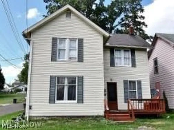376 W Park Ave, Niles, OH 44446