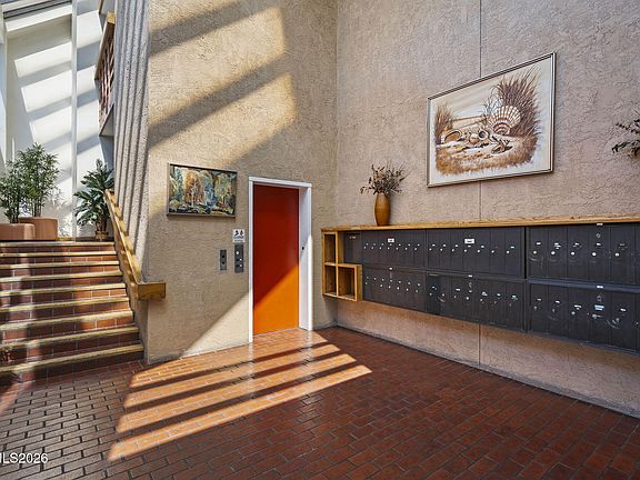5th image of 3095 Lakeside Dr APT 213