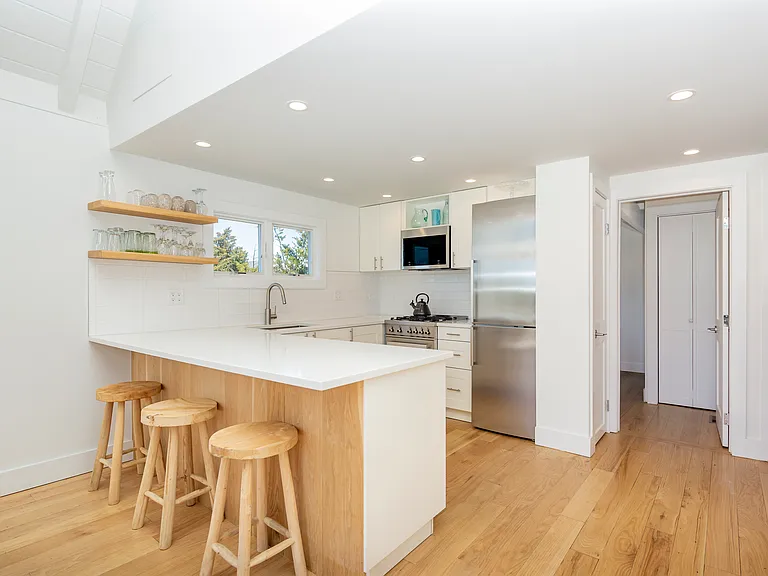 313 Gerard Dr — Photo 3