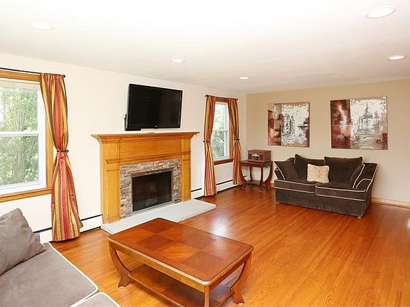 3rd image of 4047 Lockport Ave