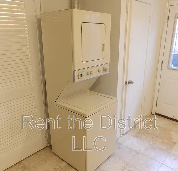 403 M St NE #B — Photo 8