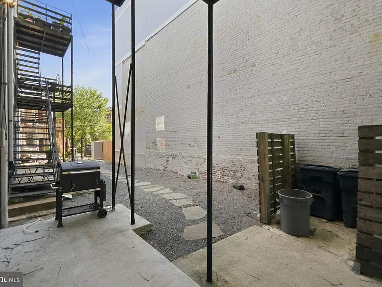 1038 6th St NE #101 — Photo 25