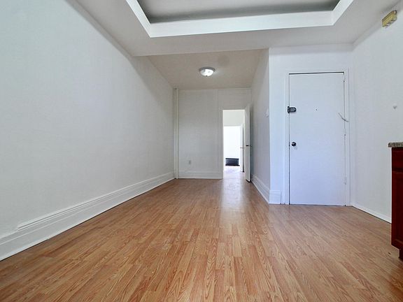 LR/DR: 20.11ftX7.8ft *facing away from kitchen