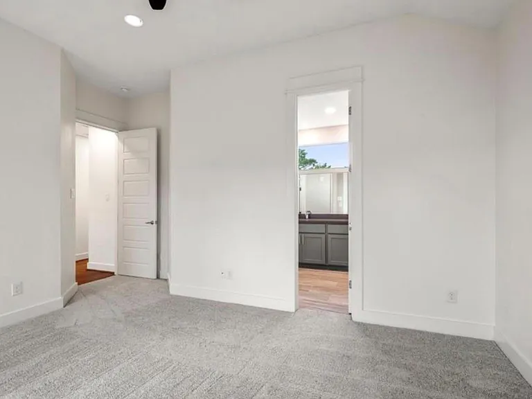 406 Yale Oaks Ln — Photo 16