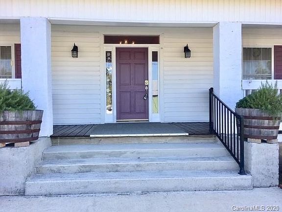 3rd image of 3043 Pratt St