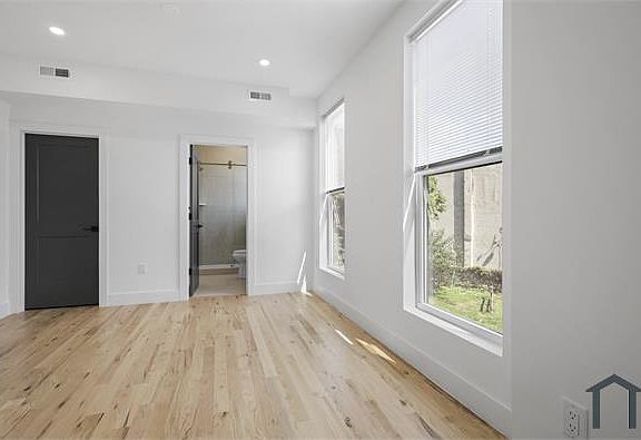 5th image of 3001 Ridge Ave #2