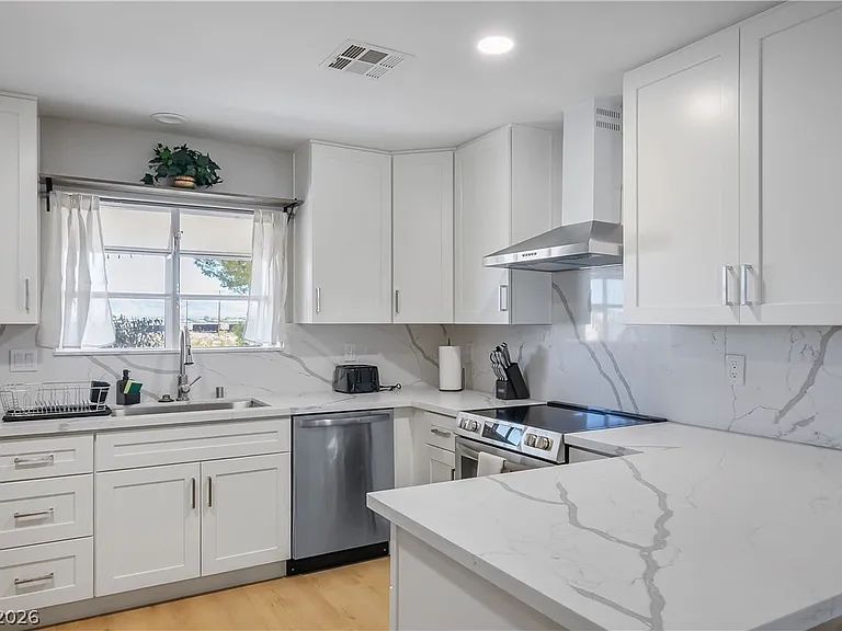 6990 W Richmar Ave — Photo 4
