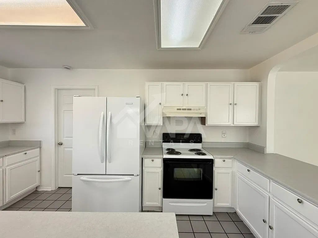 3 bed, 1551 sqft, $2,150 — Photo 3