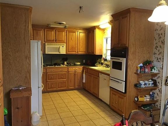 2nd image of 18 Leatherwood Cir