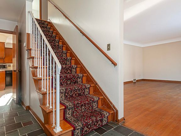 2nd image of 971 Canterbury Rd