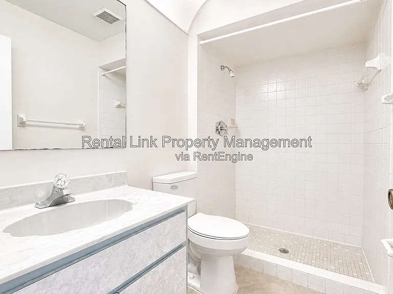 320 SW 3rd Pl #2 — Photo 23