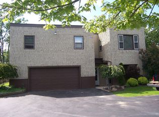 1038 E River Rd, Grand Island, NY 14072