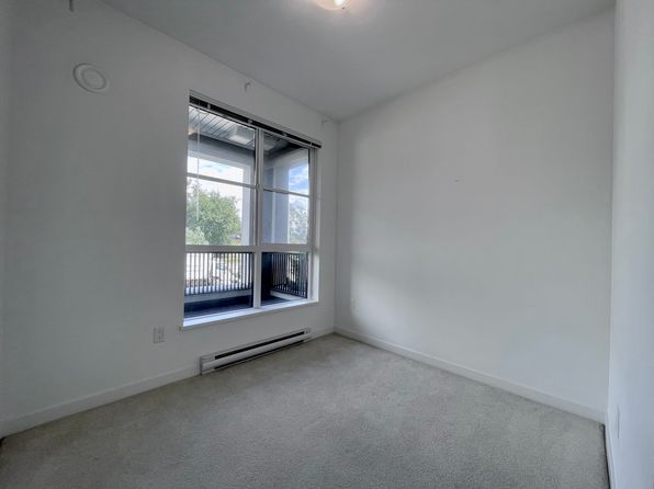 2 bedroom rental in Surrey — photo 14