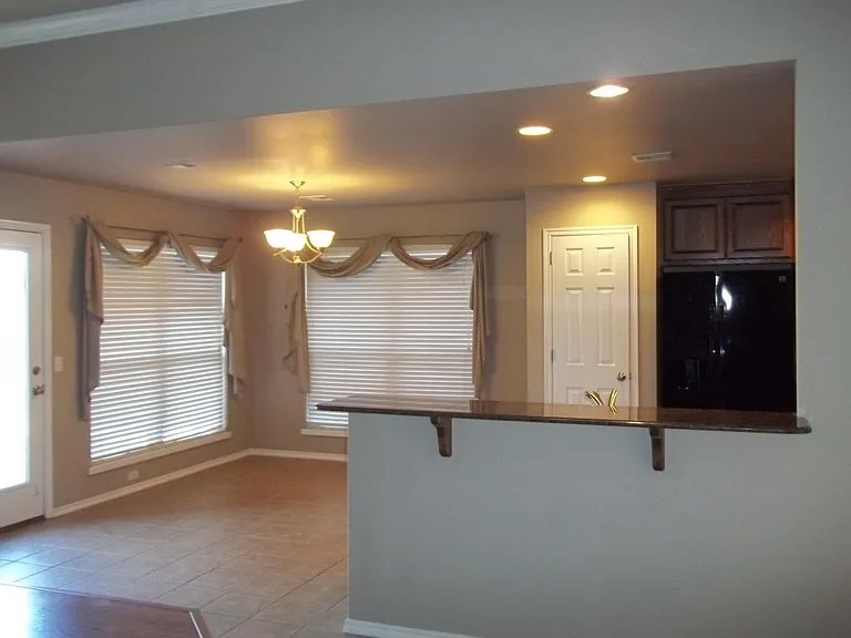 214 S Charles Dr — Photo 4