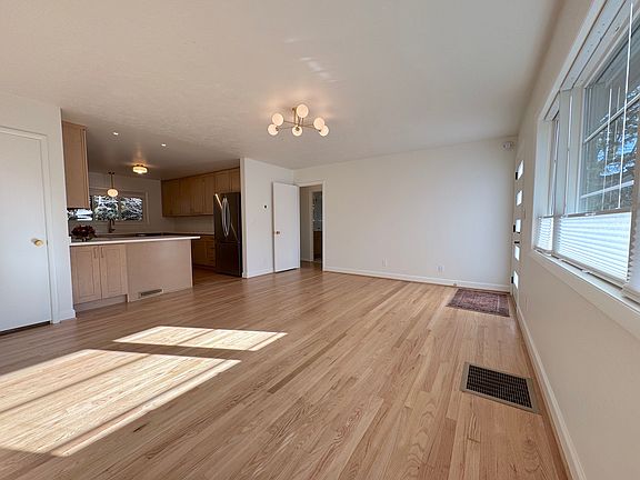 4th image of 807-817 SE 29th Ave