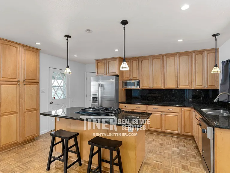 9136 Cecile Way — Photo 22