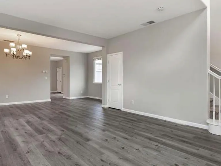 568 Engle Ct — Photo 8
