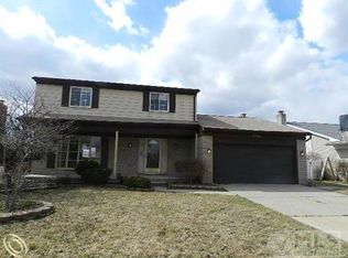 24402 Heritage Dr, Woodhaven, MI 48183