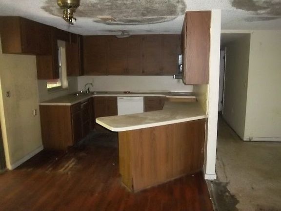 4th image of 1785 Hallum Ave