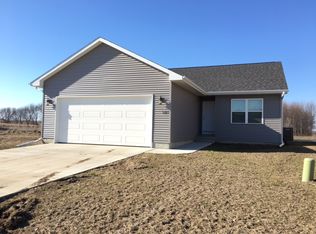5813 Summerland Dr, Waterloo, IA 50701