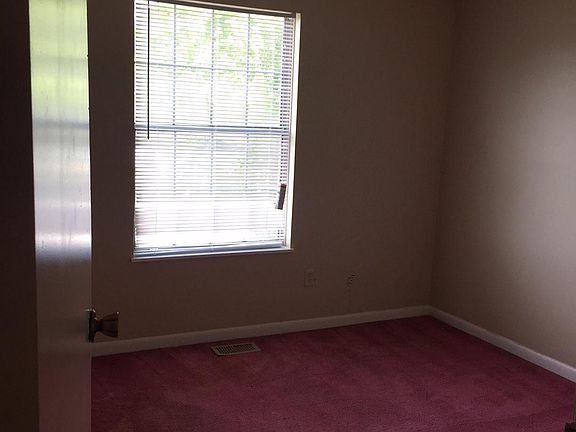 5th image of 4903 Oakwood Trl