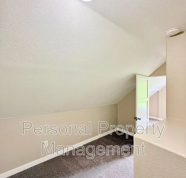 3110 Thompson Ave — Photo 15