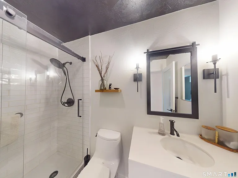 73 Horse Pond Rd #E — Photo 8