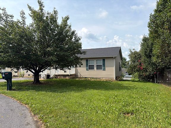 2nd image of 1724 Hermitage Ct
