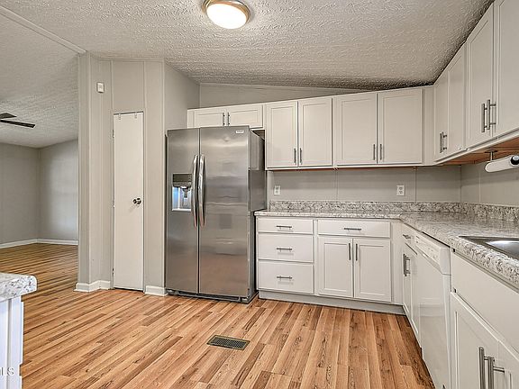 5th image of 195 Derby Dr
