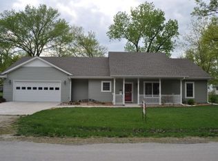 215 N Jones St, La Plata, MO 63549