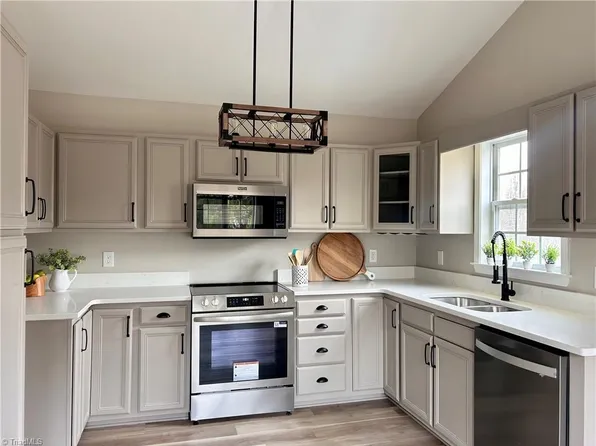 6148 Tory Ct, High Point, NC 27265