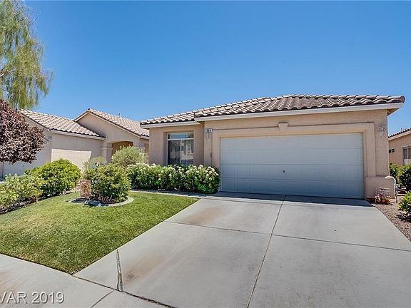 Notice long drive way for good parking area