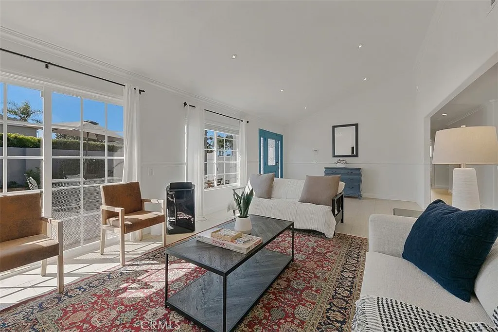 5 bed, 2006 sqft, $7,300 — Photo 4
