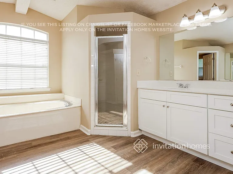 11836 Lake Fern Dr — Photo 10